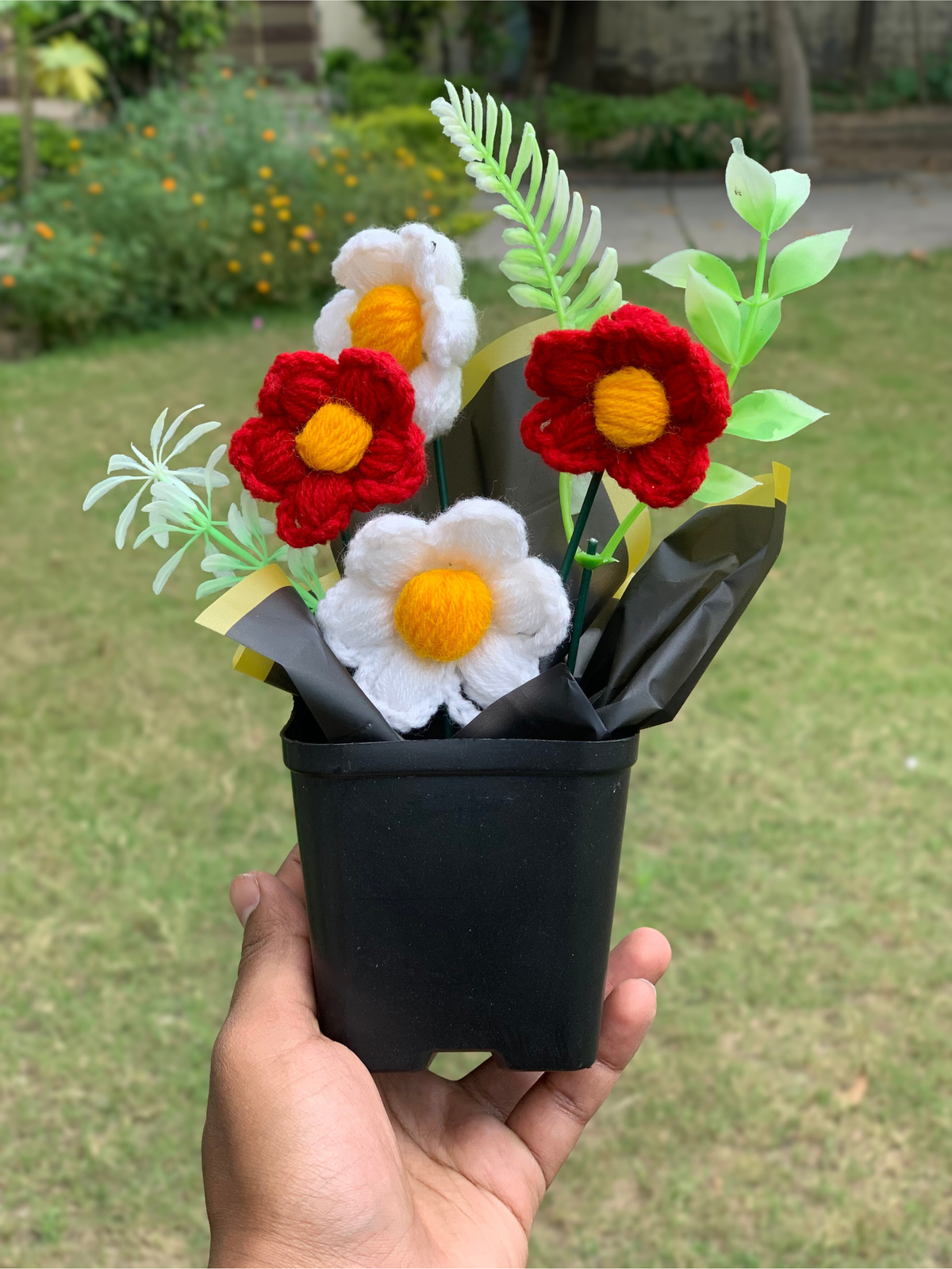 AGANTUK Handmade Pipe Cleaner Daisy Flower Pot for Home Decor
